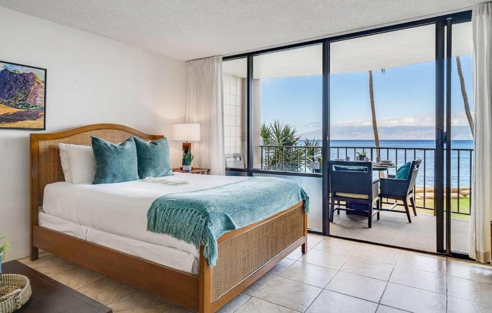 Valley Isle 206 · VI 206 OceanFront Studio w Pool